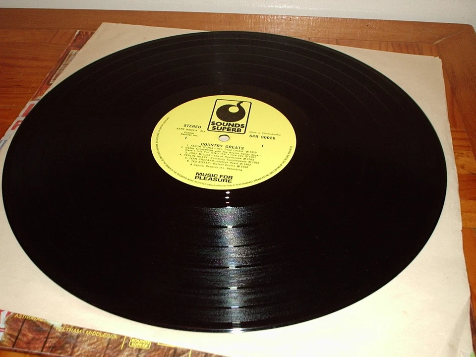 COUNTRY GREATS ALBUM COMPILATION VINYL LP RECORD 1973 SUPERB CONDITION - Image 3 of 4