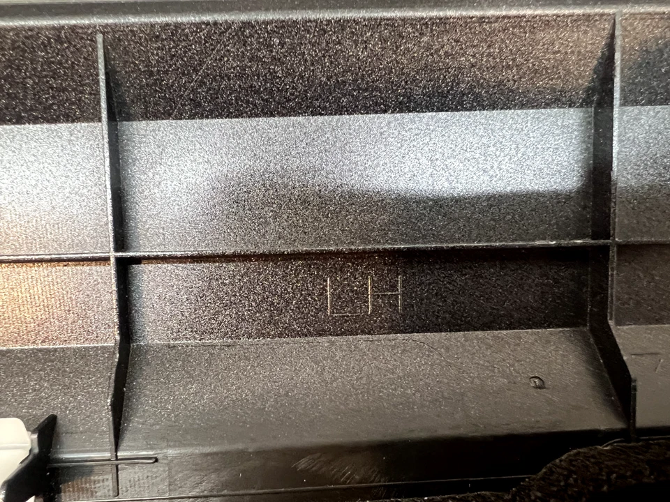 2016-2019 Toyota Highlander Moulding Sub-Assy, Outside LH OEM 75072-0E081 — 第 4/4 张图片