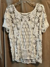 Women’s Love Tree Happens Top White Size Medium Lace Floral Ivory