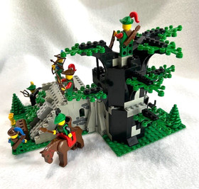 Lego Pirates 6066 Camouflaged Outpost- Missing 5 Plumes  NO BOX Play Wear 1987