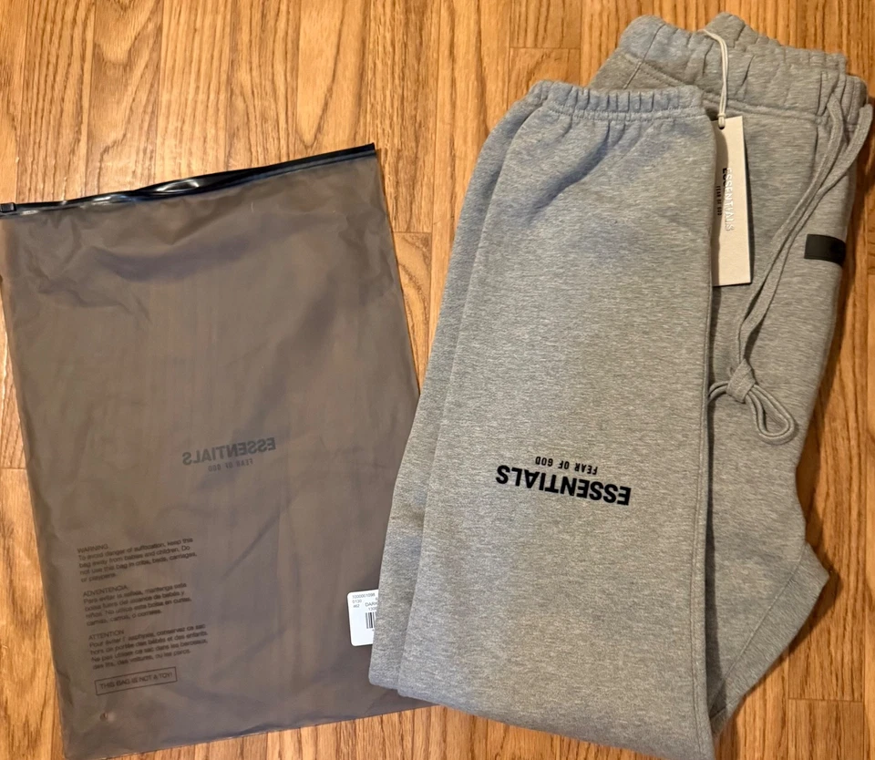 Pantalones deportivos Essentials avena oscura talla XS Foto 3 de 3