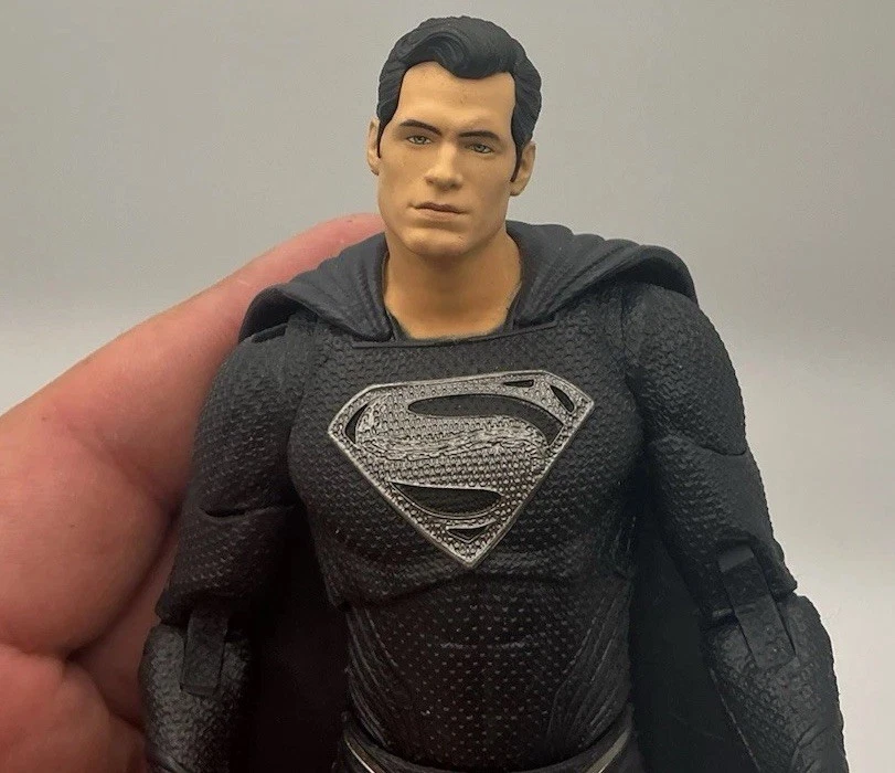 Figura de Superman Justice League Multiverse traje negro 0019 Foto 4 de 4