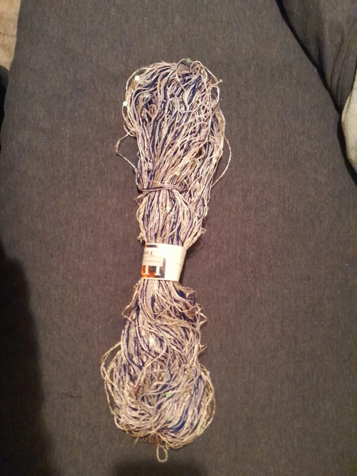 Tiene lentejuelas. Hilo de cinta de lujo Lucci. Color Is azul iris y melocotón transparente Foto 3 de 4