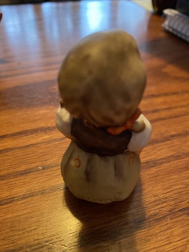 Hummel Goebel Porcelain Figurine #389 *Girl With Sheet Music* -2 1/2"H x 2 1/4"L - Picture 4 of 9
