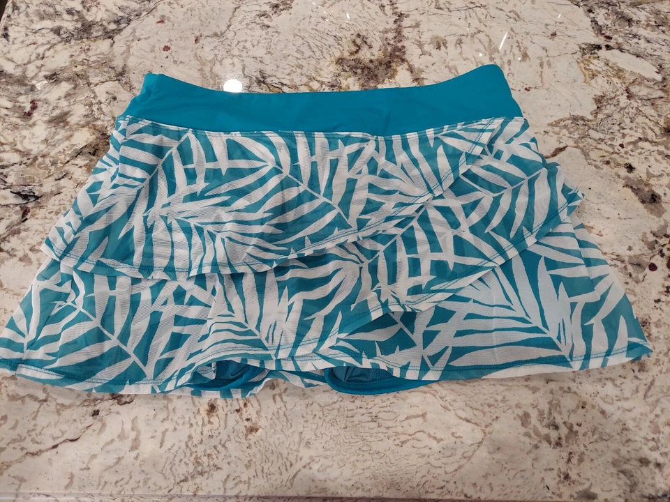 Women's swim suit, Coco Reef, skirted bikini bottoms size SM, 34C top - Image 4 of 4