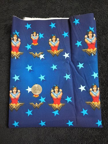 Nuevo Wonder Woman Estampado 100% Algodón Tela 28x18 - Imagen 2 de 4