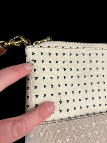 Fossil Fiona Crossbody Purse With Key Shoulder Bag Adjustable Heart Pattern - Picture 8 of 9