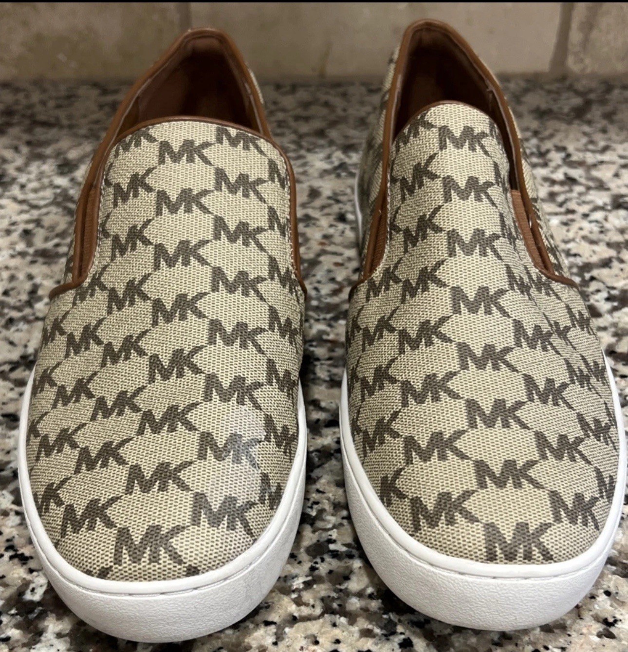 Michel Kors Keaton Women’s Fashion Slip On Shoes Beige Size: 8M Fits 7.5