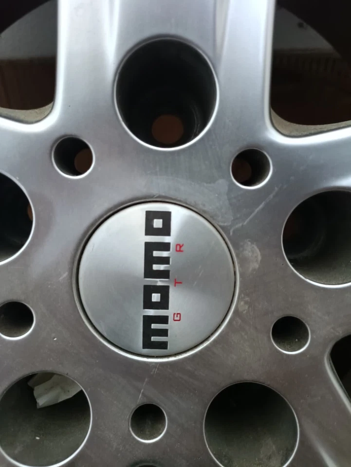 MOMO GTR Limited Edition RED- 7x16 et40 4x100 set 4 cerchi usati con pneumatici - Immagine 4 di 4