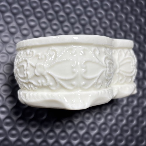 Heritage House Porcelain Music Box Heart Shaped plays Love Me Tender It Works - Picture 9 of 15