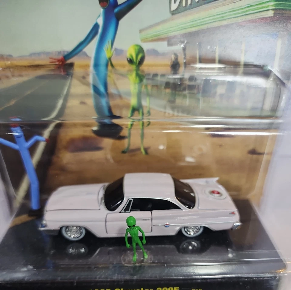 Машины M2 1960 Chrysler 300f Roswell Diner!!НОВЫЙ!! - Изображение 2 из 4