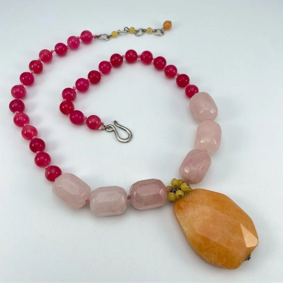 Ожерелье с драгоценными камнями ручной работы с подвеской из розового кварца и авантюрина - Изображение 2 из 4
