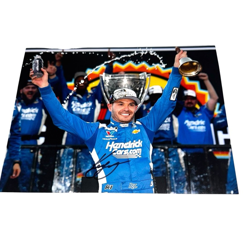 Kyle Larson 2025 NASCAR CUP SERIES CHAMPION TROPHY PHOENIX signed 8x10 photo