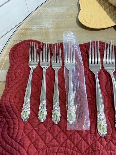 20 Teile - 4 Gedecke gebraucht 1x Lenox Holiday Holly Berry Besteckset NEUWERTIG - Bild 2 von 20