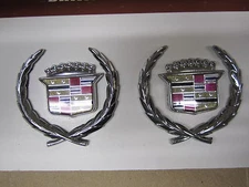 CADILLAC EMBLEM ORNAMENT WREATH & CREST SET DEEP COLOR  BRILLIANT roof pillar