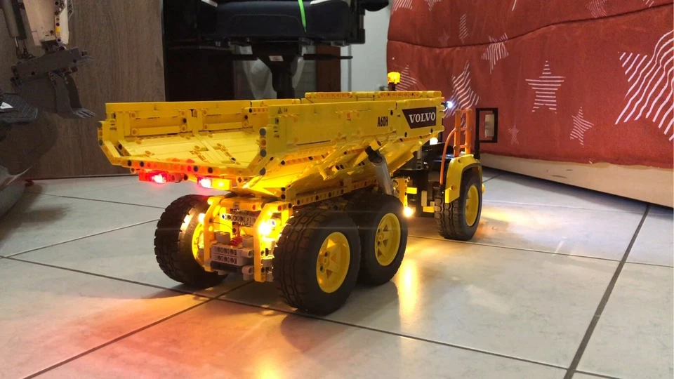 LEGO Technic 42114 6x6 Volvo Articulated Hauler, foto 4 di 4