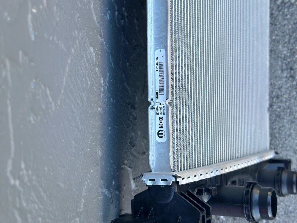 Jeep Compass 2017-2025 motor radiador de refrigeración fabricante de equipos originales nuevo genuino Mopar 68273401AA Foto 3 de 4