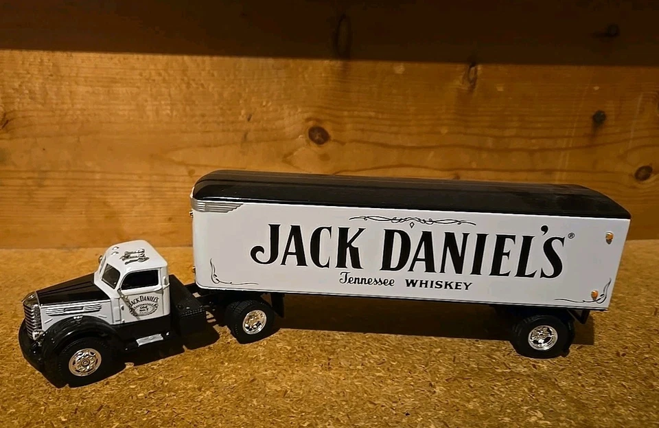Jack Daniels Peterbilt 18 wheeler Tractor Trailer Die-cast Matchbox White COA - Image 4 of 4