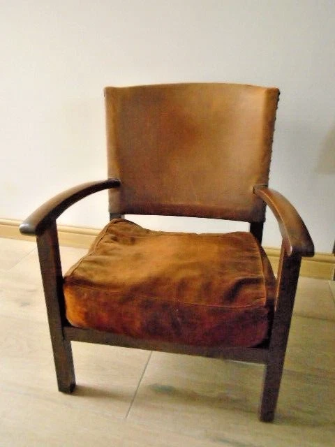 Brown bedroom chair deals
