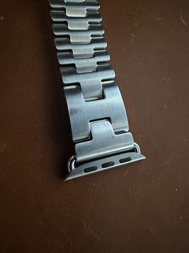 Apple Watch Hermès - 46mm Satiné Grand H - Small Size Band - Photo 6 sur 10