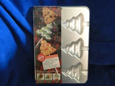 NEW WILTON CHRISTMAS TREE COOKIE TREAT PAN, 6 CAVITY, 2105-8101