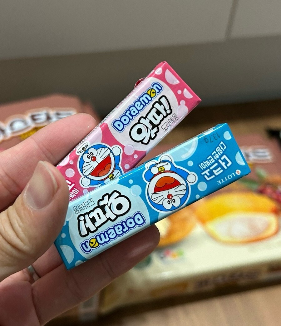 LOTTE WATTA Gum x Doraemon Characters - 13.7g * 25packs (1BOX