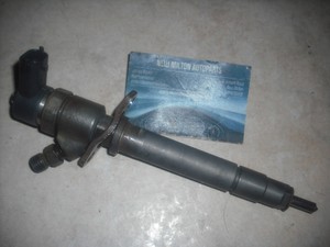VOLVO S80 XC90 2.4 D5 DIESEL FUEL INJECTOR 8658351 0445110078