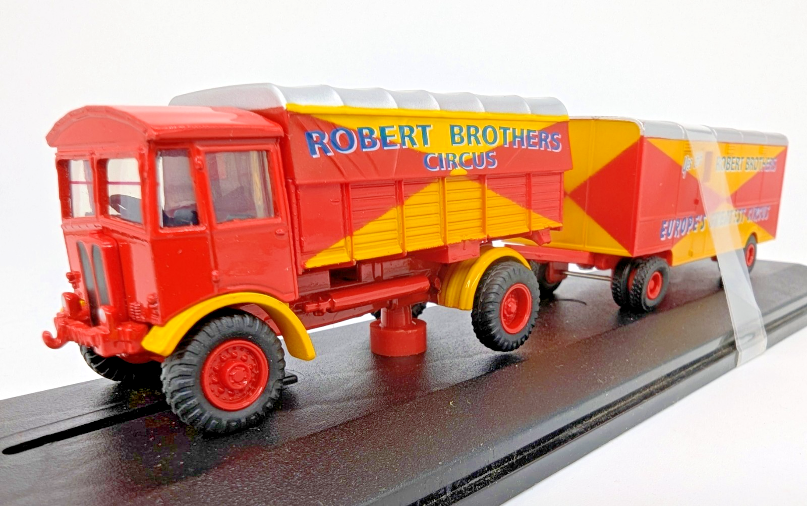 Oxford Diecast AEC Matador and Trailer Robert Brothers Circus 76AEC019