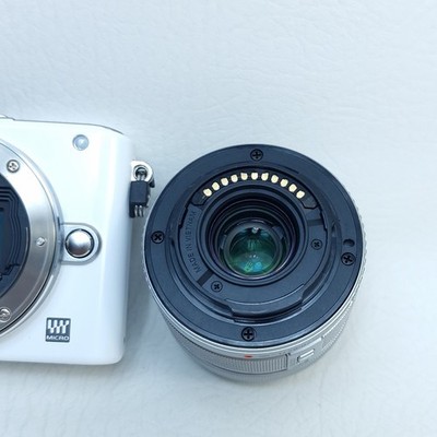 Olympus Pen Lite E-PL3 Camera Kit | 14-42mm Lens Flash | No