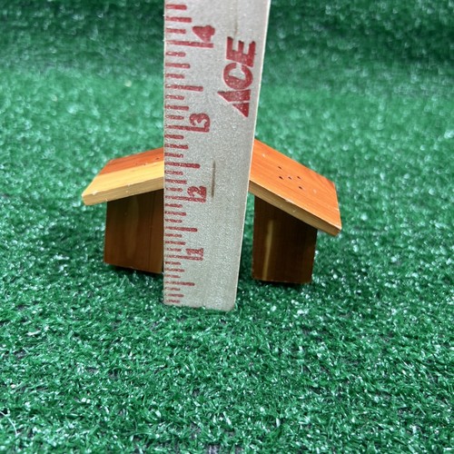Vintage Souvenir Ma & Pa Wooden Outhouse Salt & Pepper Shakers - Picture 8 of 8