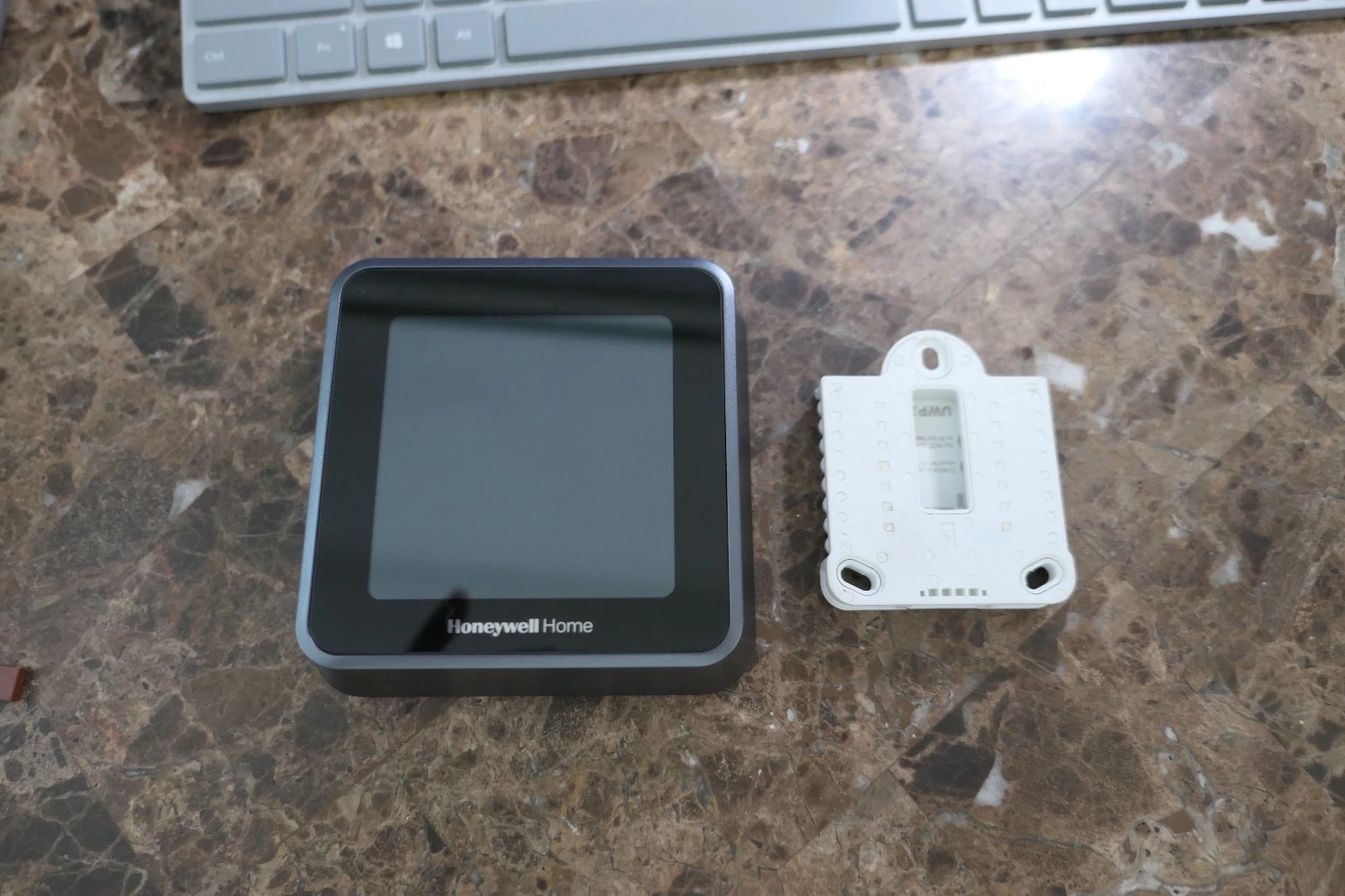 Honeywell Home RCHT8610WF2006 T5 Smart WiFi Programmable Touchscreen Thermostat