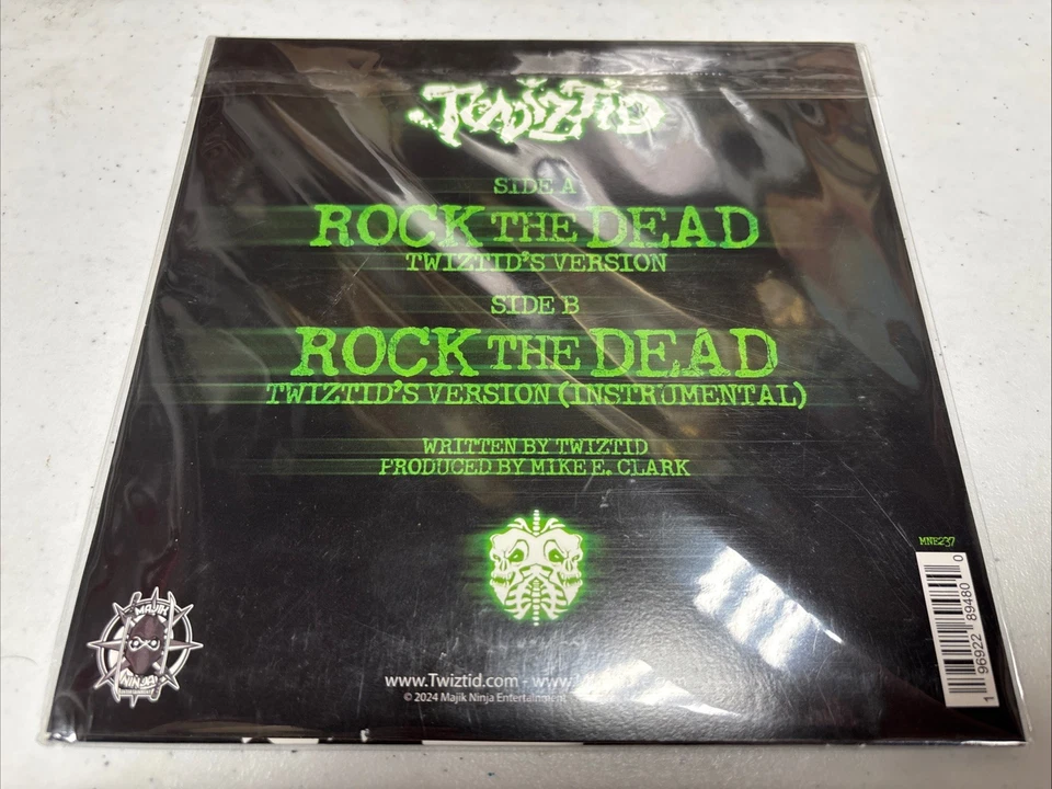 SIGNED! Twiztid Rock The Dead (Twiztid's Version) Autographed 7" Green Vinyl Foto 3 de 4