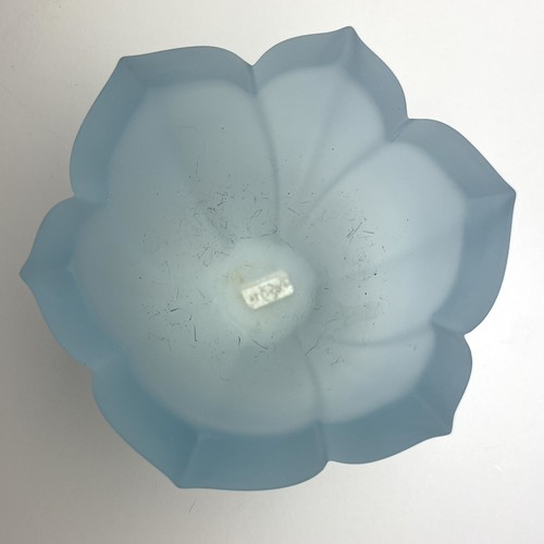 Tazón de caramelo vintage Lenox bebé azul esmerilado vidrio con flores de loto - Imagen 2 de 5