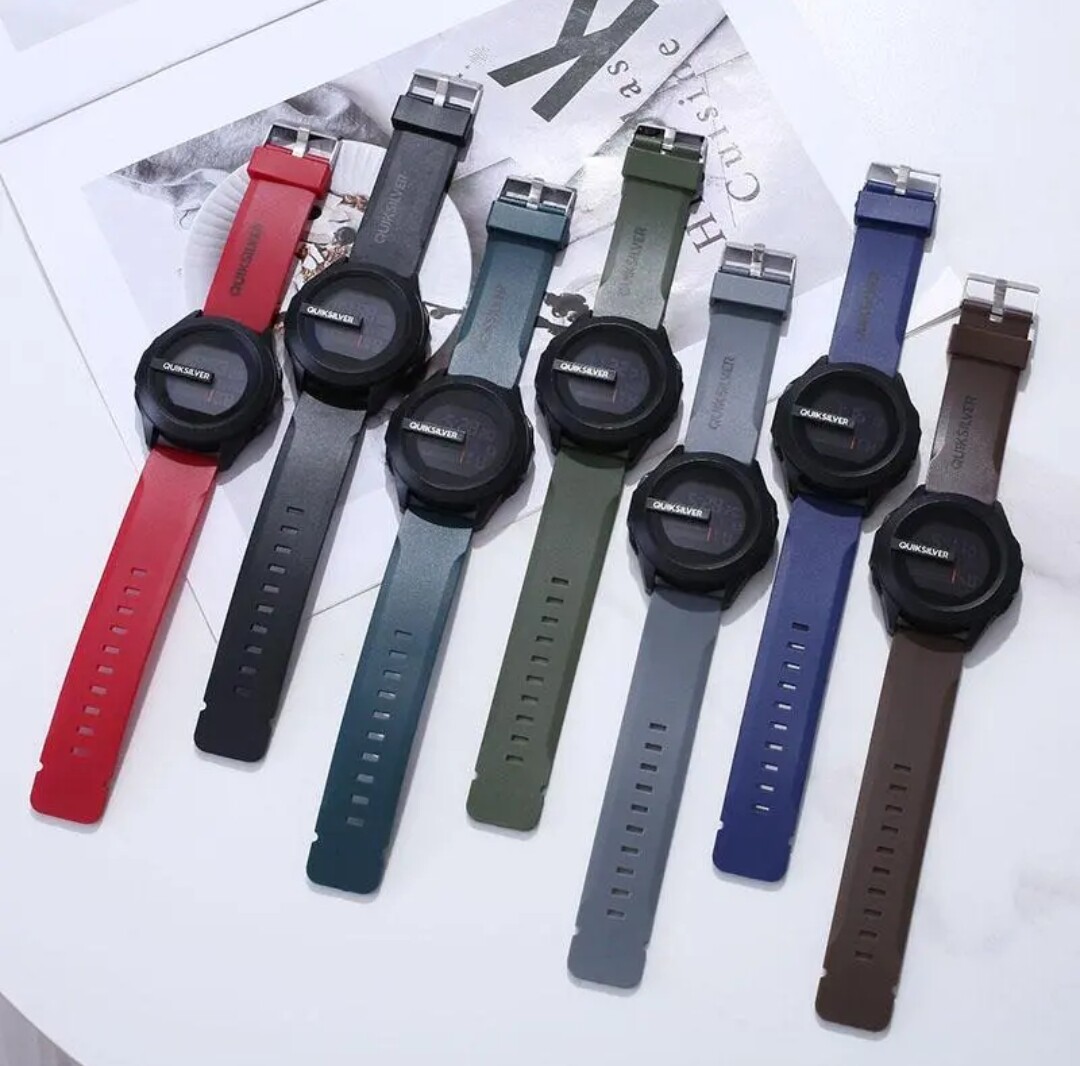 QuiksilverのRubixウォッチ Quiksilver Rubix Metal Watch - Copper