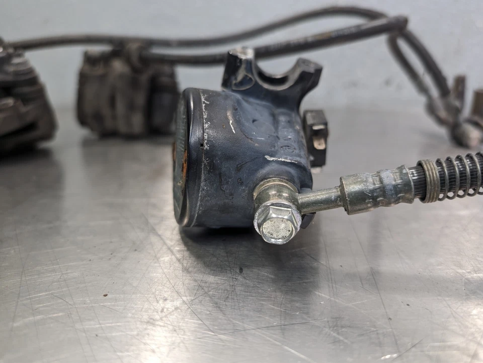 Kawasaki KZ1000P KZ 1000 P 1994 policía fabricante de equipos originales freno delantero pinzas de cilindro maestro Foto 3 de 4