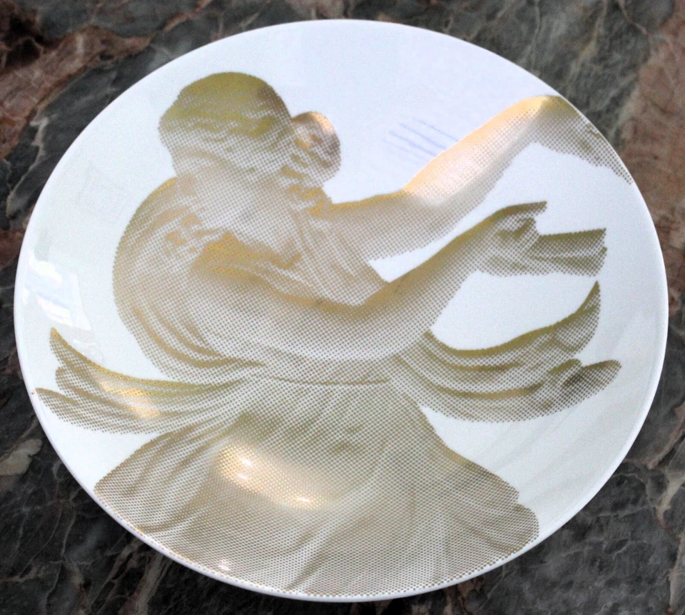 Cuenco grande poco profundo de porcelana de hueso de musa dorado Wedgwood Foto 2 de 4