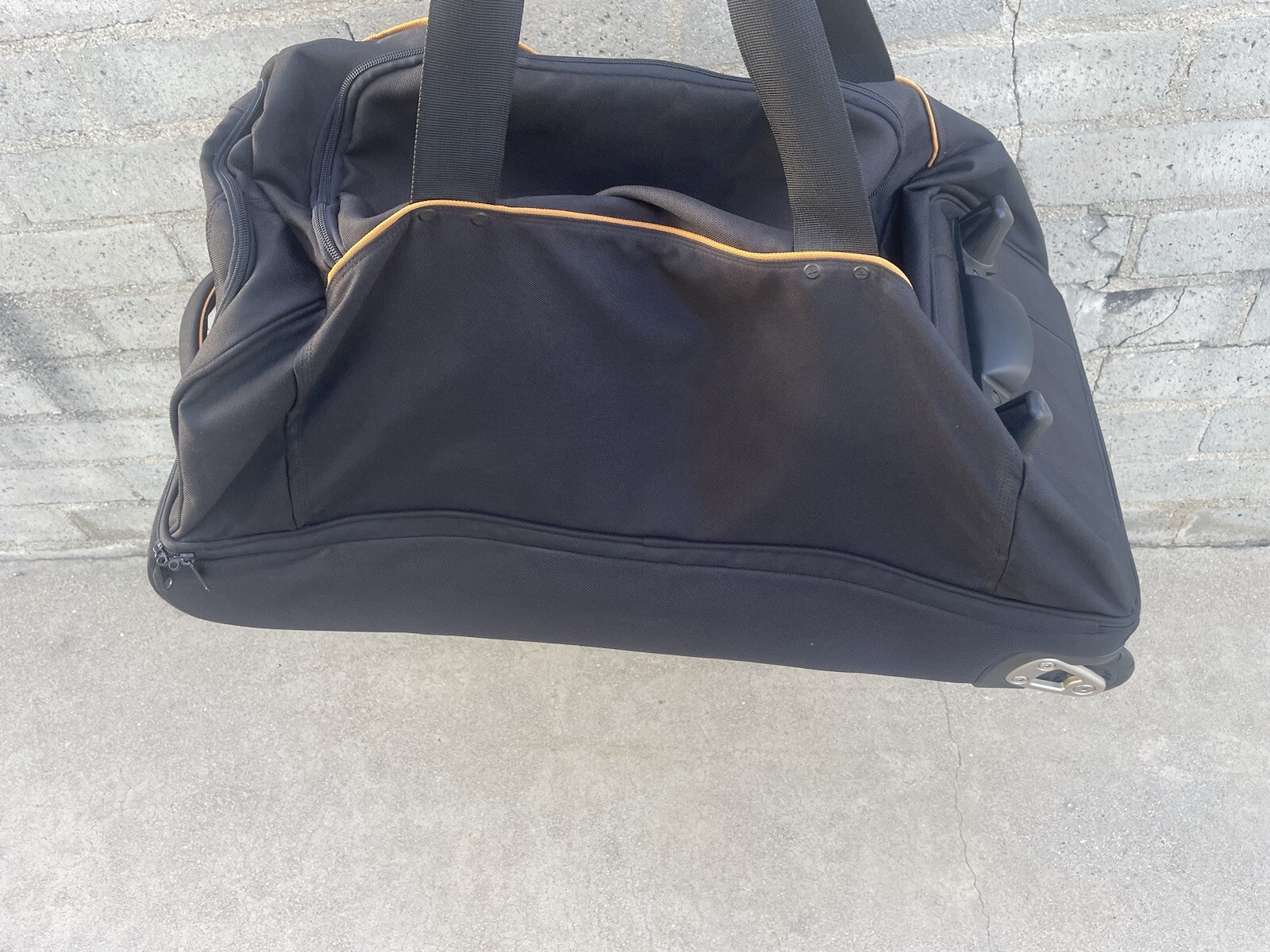 Timberland Rolling Duffle Bag Luggage Wheeled Travel Bag Suitcase BLACK