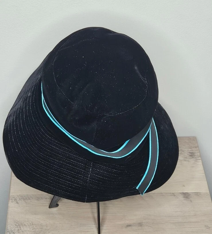 Sombrero cubo ala extra grande Lilly Dache terciopelo negro vintage años 60 Foto 3 de 4