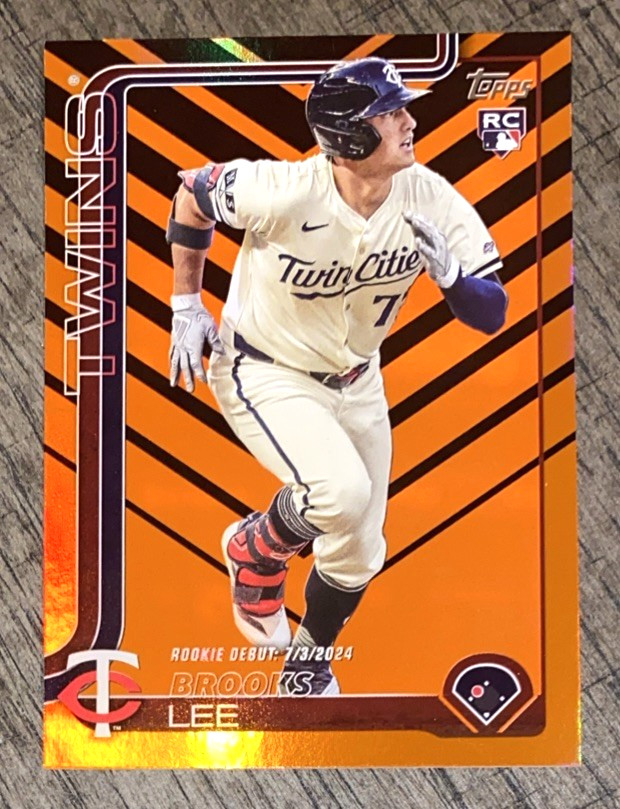 Brooks Lee 2025 Topps Update Rookie Debut Holiday Foil Twins RC #US243