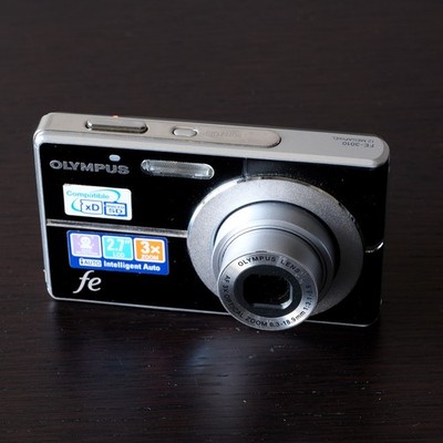 Olympus FE-3010 12.1MP 3x Zoom Kamera + 2Gb Karte