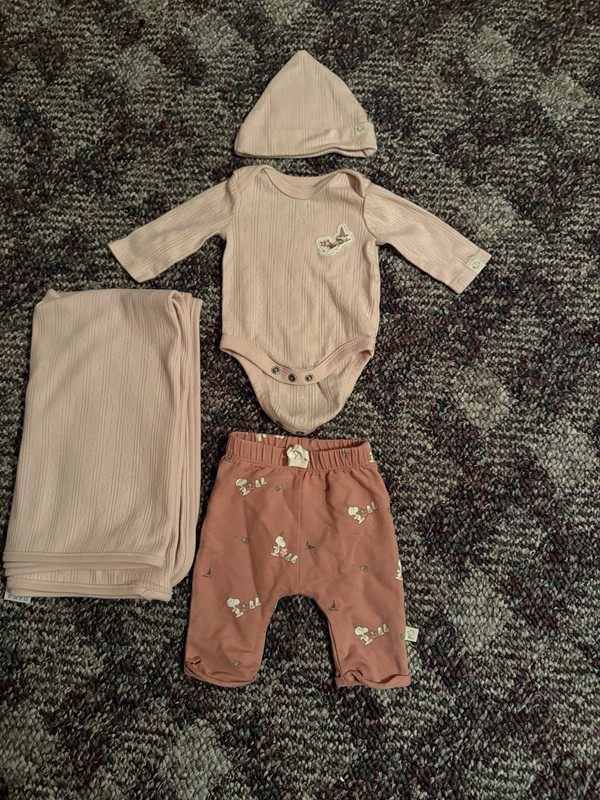 Little Snoopy Newborn Outfit And Blanket Set With Hat