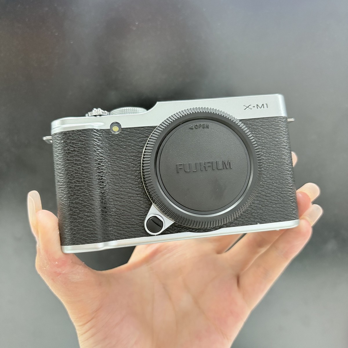 Fujifilm X-M1 16.0MP Digital Camera Silver Body Fujifilm X Series