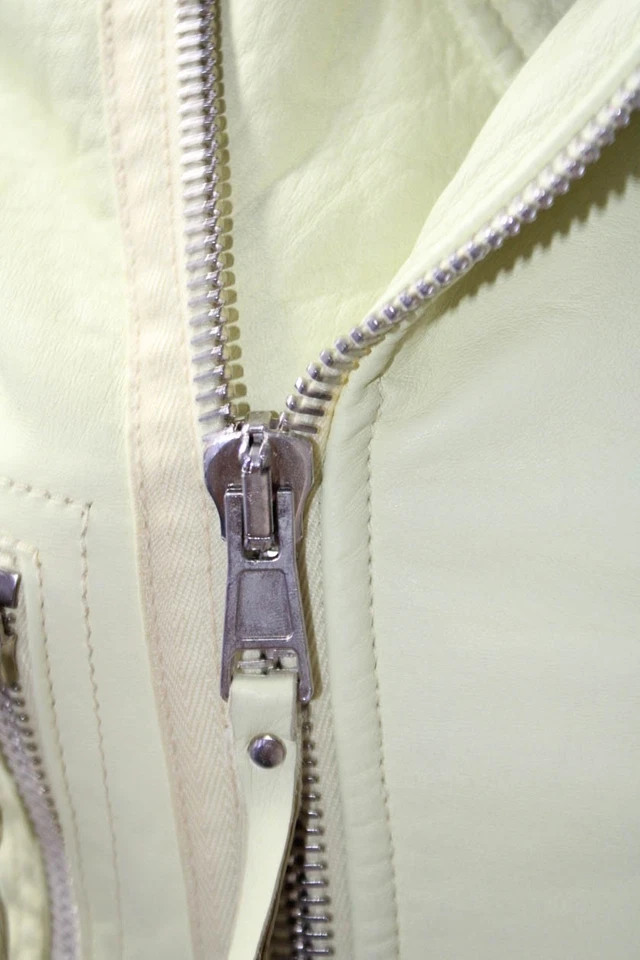 Chaqueta de moto Balenciaga para mujer de cuero amarillo pálido con cremallera manga larga talla 36 Foto 4 de 4