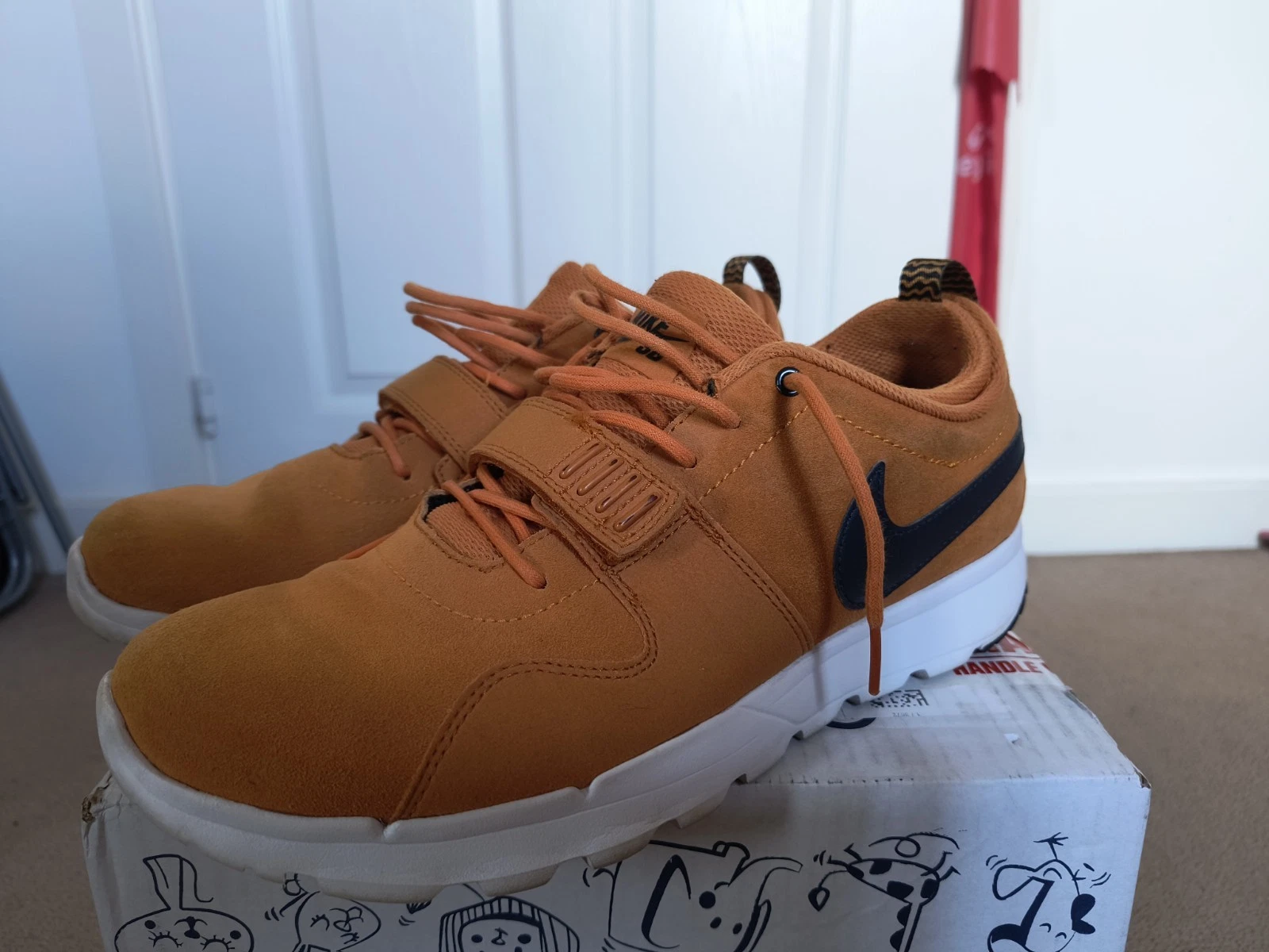 Scarpe Nike SB da uomo taglia UK 9 Trainerendor con cinturino scamosciato arancione scarpe da ginnastica