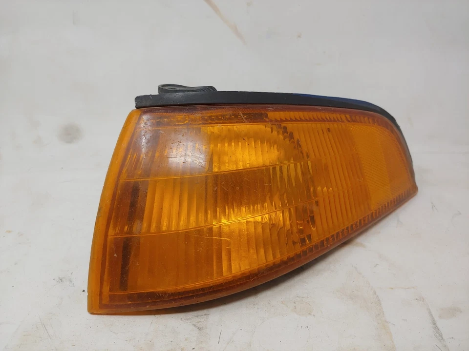 1993-1996 Ford Escort OEM lâmpada de estacionamento dianteira esquerda sinal de seta F3CB-13A271-AA - Imagem 3 de 4