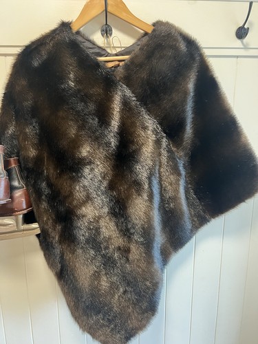 Ellen Tracy Faux Fur poncho cape SZ Medium/Large V-neck Mink look - Picture 2 of 4