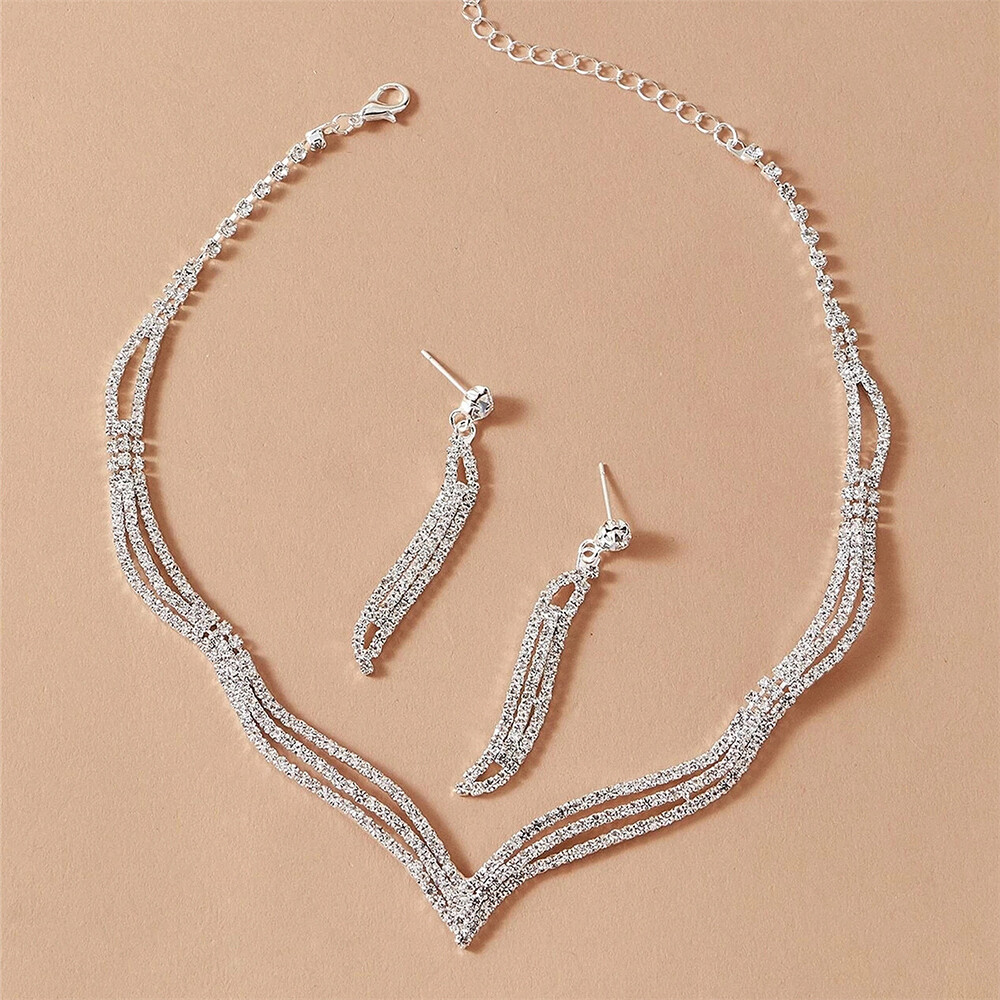 Ushiny Set di gioielli da sposa in argento Set di orecchini e collana di strass scintillanti in argento Set di gioielli da sposa con orecchini