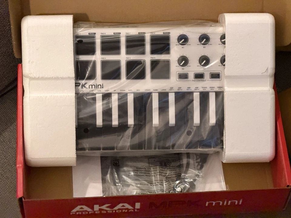 Akai MPK Mini Edición Especial (Blanco) – Perfecto Estado – En Caja – Sin Cable USB - Imagen 3 de 3