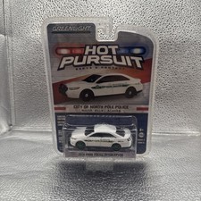 Greenlight Hot Pursuit 2014 Ford Taurus Police Interceptor North Pole PD Chase