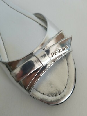 靴 Prada Sport Silver l Sandals 39 1/2 PRAD A SPORT Iconic Silver Mirror Bow Logo POOL Slides Sandals EU